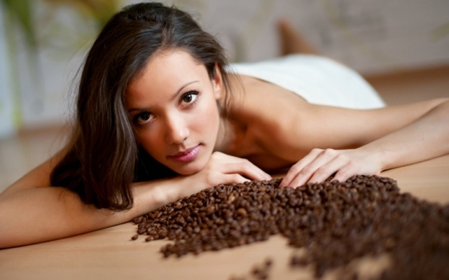 Скраб з кави від целюліту - доступна дієва косметика в боротьбі за гладку шкіру