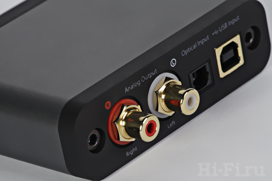 Крім порту USB Audioengine D1 оснащений цифровим оптичним входом для підключення телевізора або телевізійної приставки