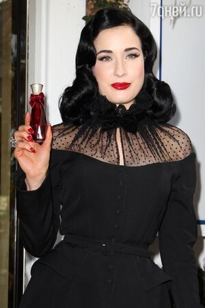 Королева бурлеску Діта фон Тіз запустила другий авторський парфум під назвою «Rouge»