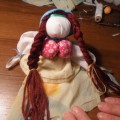 Народна клаптева лялька своїми руками   Вам знадобляться: тканина білого кольору для основи і різнобарвна для обробки (х / б)