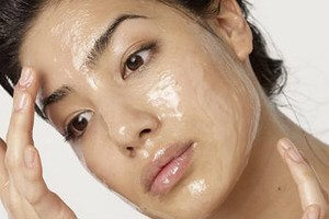 Після застосування білкової маски треба використовувати крем, відповідний типу шкіри