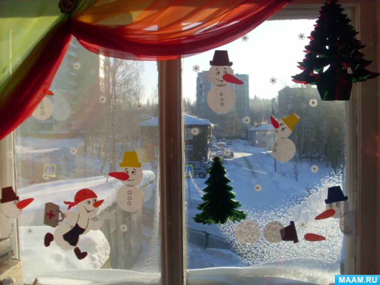 Майстер-клас «Царство сніговиків з кольорового паперу для прикраси вікон в групі»   Майстер-клас Царство сніговиків по виготовленню двосторонніх сніговиків для оформлення вікон