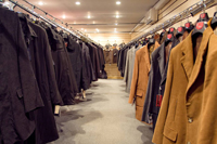 Для пізньої весни і ранньої осені магазин пропонує понад 250 моделей курток і плащів