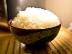 Рис - абсолютно унікальна крупа, яка не втрачає свого смаку і всієї краси навіть при приготуванні на воді